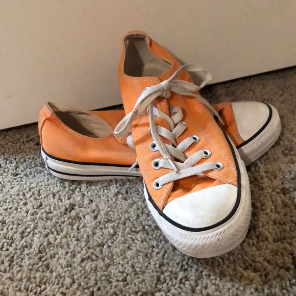 orange converse outfit